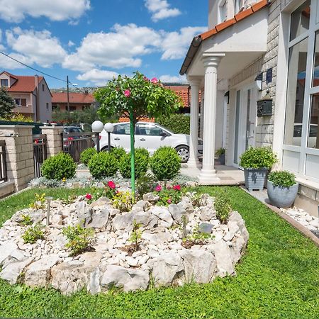 Apartments Lovric With Sea View Kaštela Kültér fotó