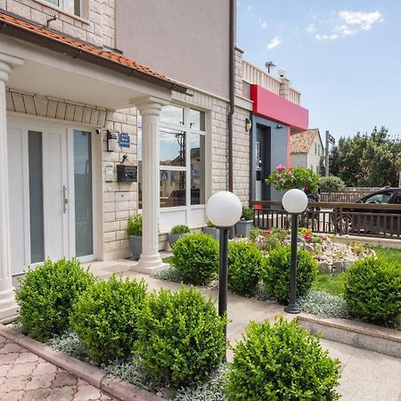 Apartments Lovric With Sea View Kaštela Kültér fotó
