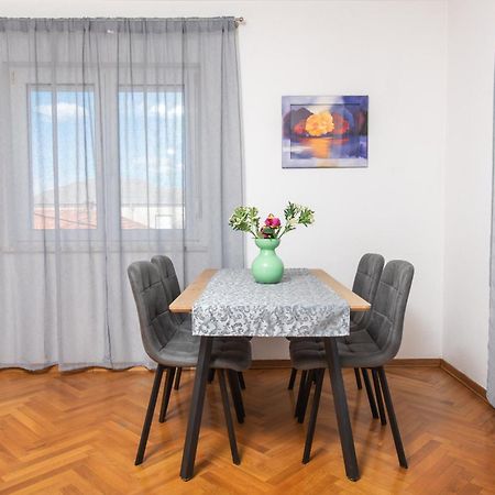 Apartments Lovric With Sea View Kaštela Kültér fotó