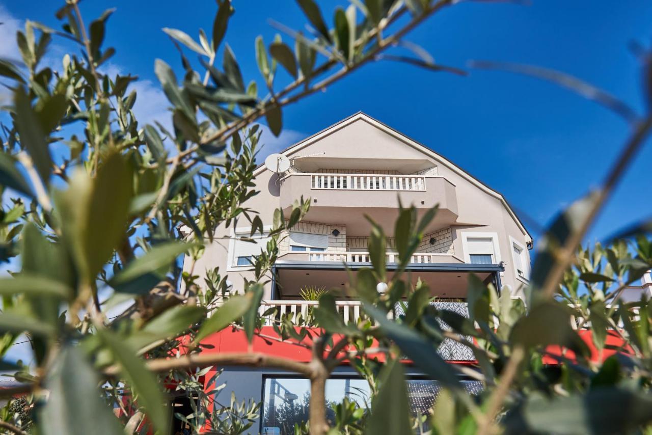 Apartments Lovric With Sea View Kaštela Kültér fotó
