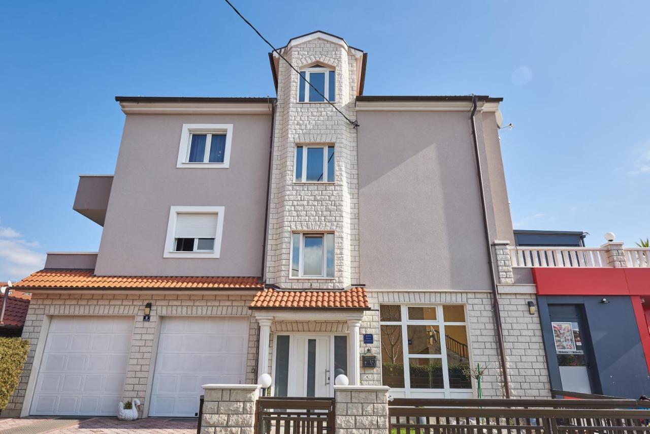 Apartments Lovric With Sea View Kaštela Kültér fotó