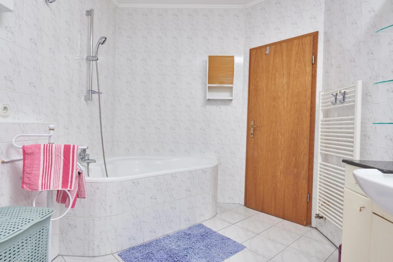 Apartments Lovric With Sea View Kaštela Kültér fotó