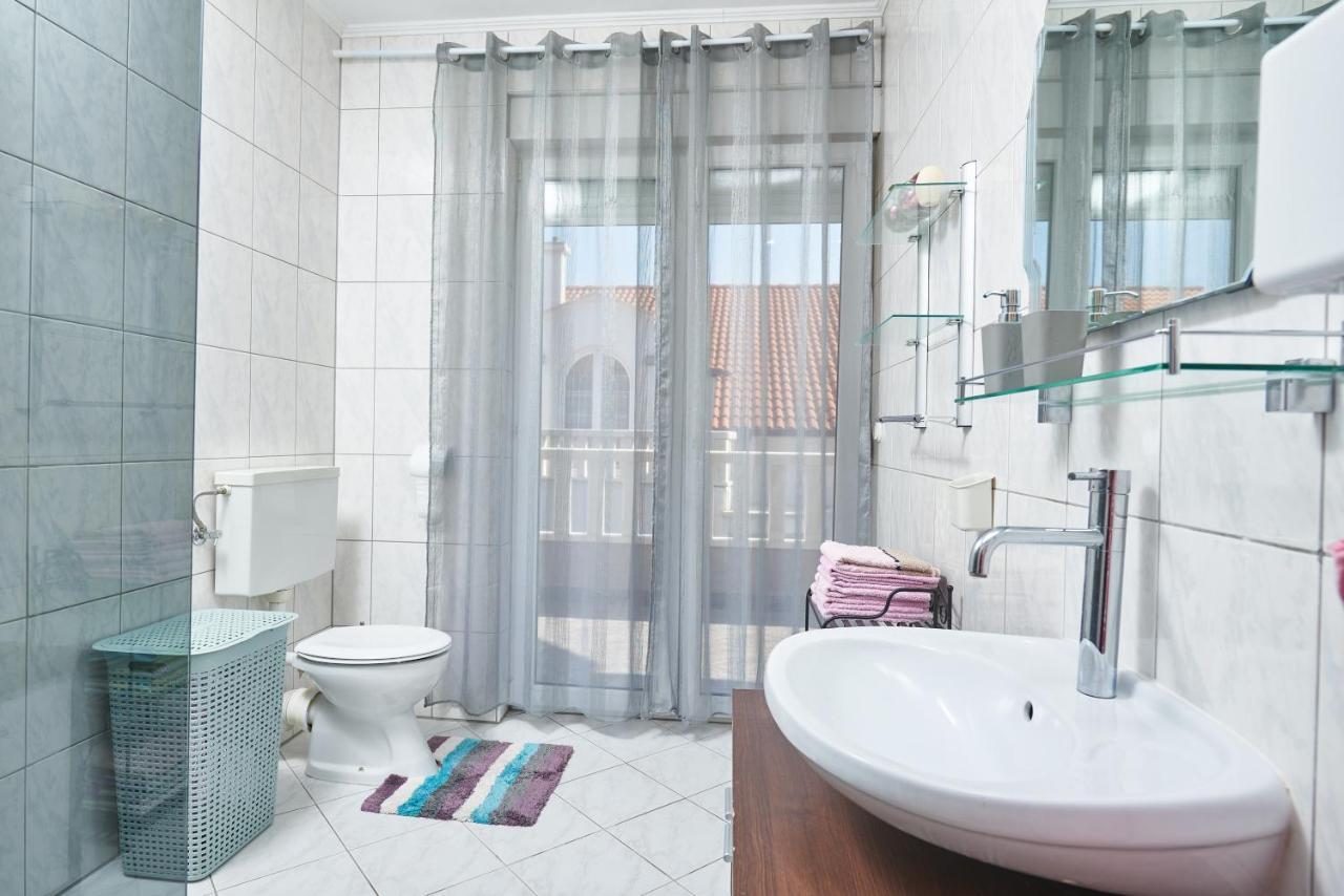 Apartments Lovric With Sea View Kaštela Kültér fotó