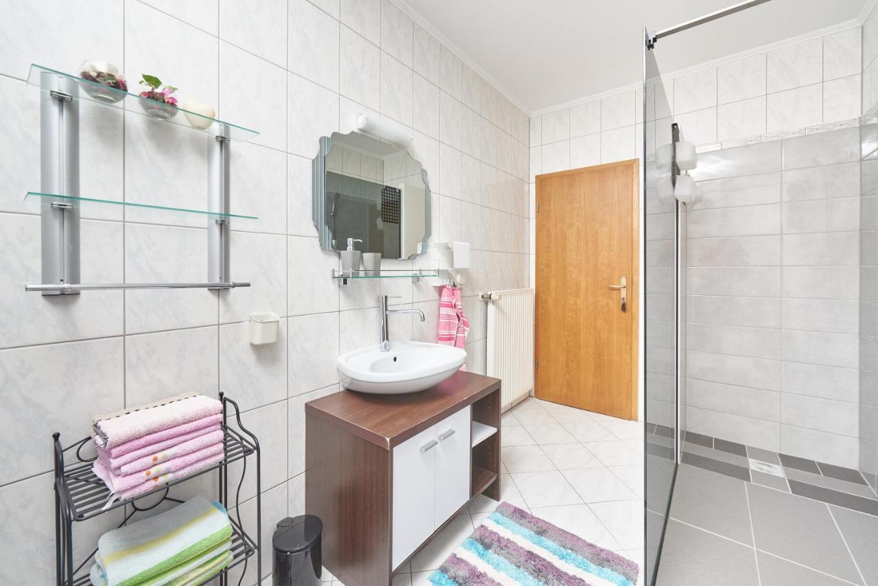 Apartments Lovric With Sea View Kaštela Kültér fotó