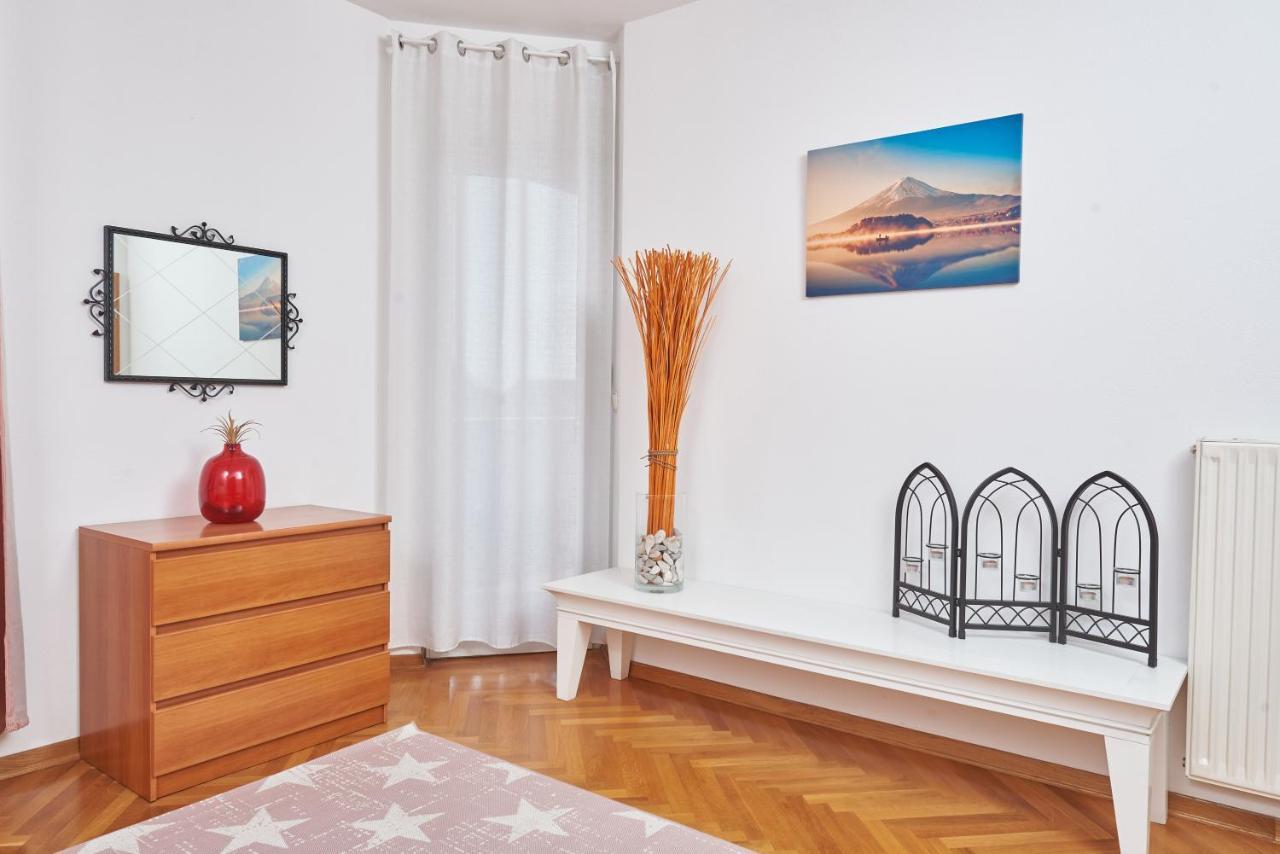 Apartments Lovric With Sea View Kaštela Kültér fotó