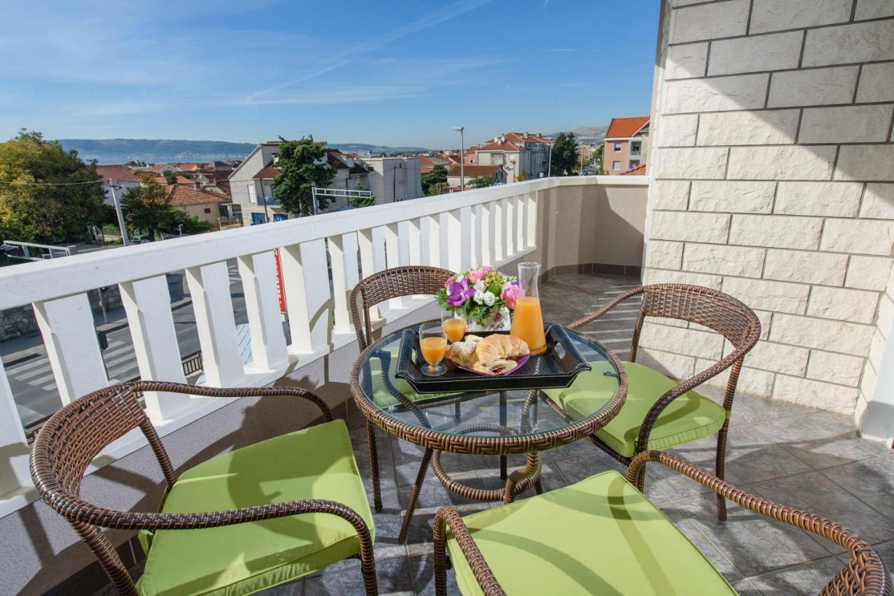 Apartments Lovric With Sea View Kaštela Kültér fotó