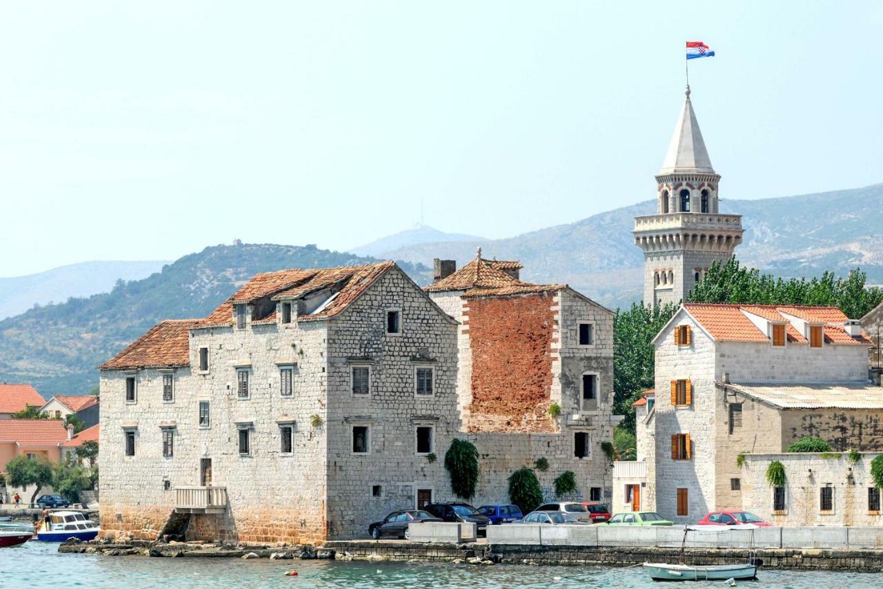 Apartments Lovric With Sea View Kaštela Kültér fotó